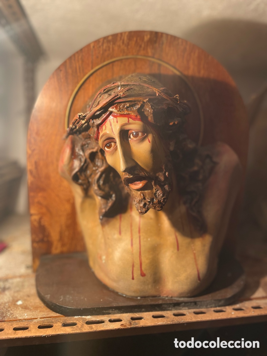 Antig&uuml;edades: Cristo de lat&oacute;n y Cristo de madera - Foto 1