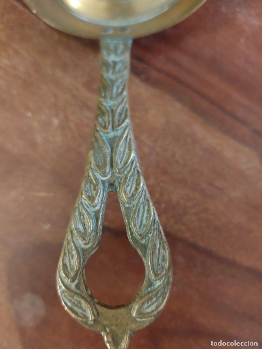 Antig&uuml;edades: PORTAVELAS DE BRONCE - Foto 2