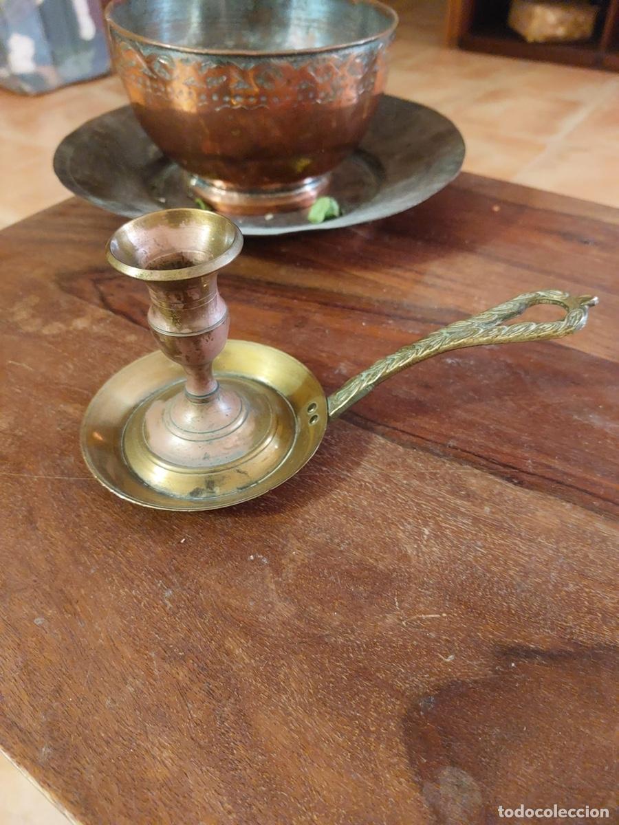 Antig&uuml;edades: PORTAVELAS DE BRONCE - Foto 4