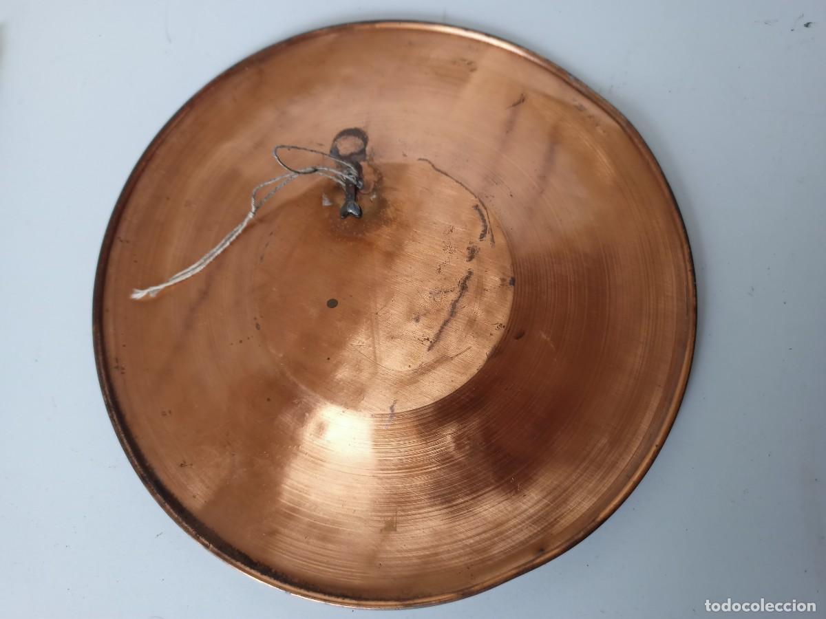 Antig&uuml;edades: Plato decorativo en cobre - Foto 2
