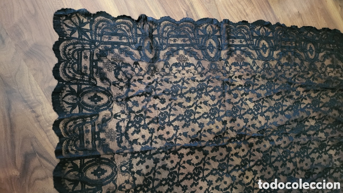 Antig&uuml;edades: Antigua mantilla de encaje - Foto 2