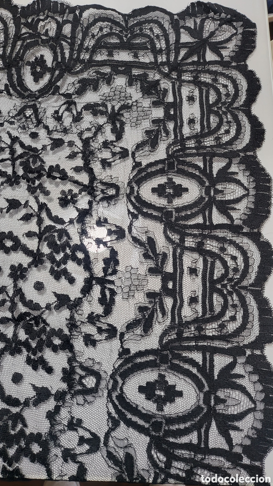 Antig&uuml;edades: Antigua mantilla de encaje - Foto 1