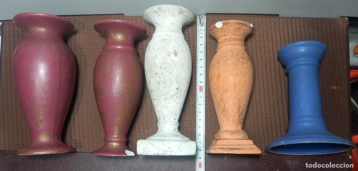 Antig&uuml;edades: LOTE DE 5 PEQUE&Ntilde;OS CANDELABROS DE BARRO - Foto 3