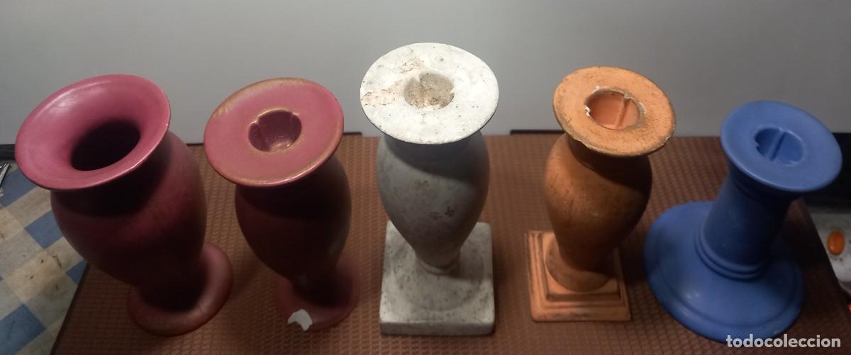 Antig&uuml;edades: LOTE DE 5 PEQUE&Ntilde;OS CANDELABROS DE BARRO - Foto 6