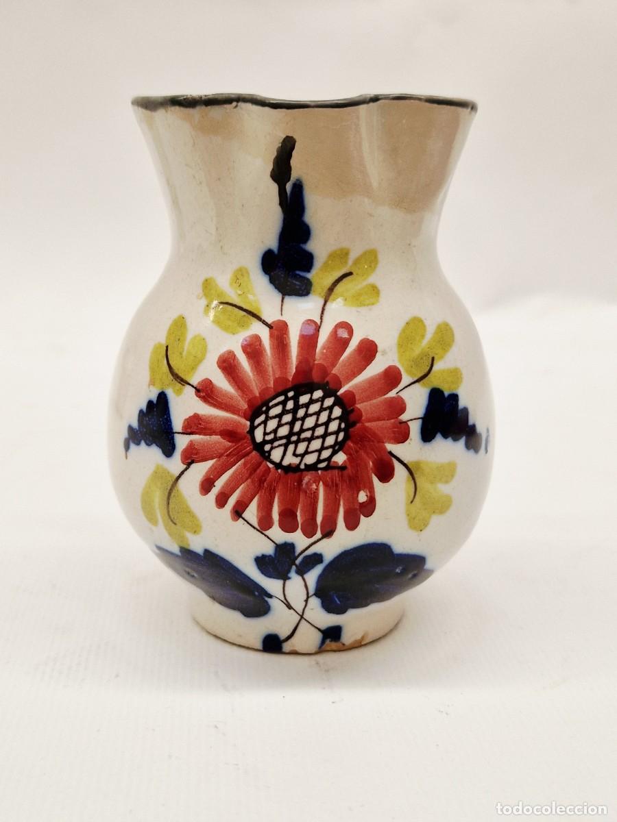 Antig&uuml;edades: JARRA ANTIGUA DE LOZA ESMALTADA CON FLORES PINTADAS A MANO, ESPA&Ntilde;A, S. XX