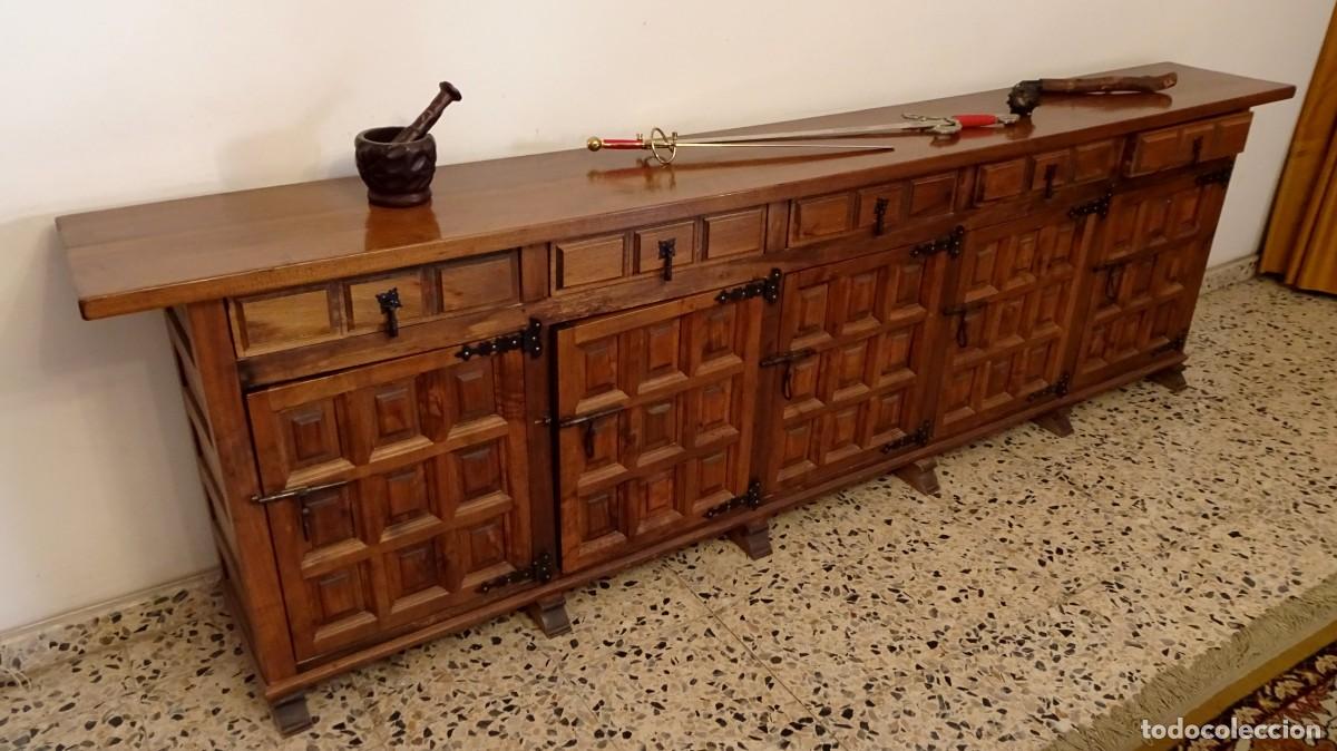 Antig&uuml;edades: Mueble aparador de estilo castellano - Foto 1