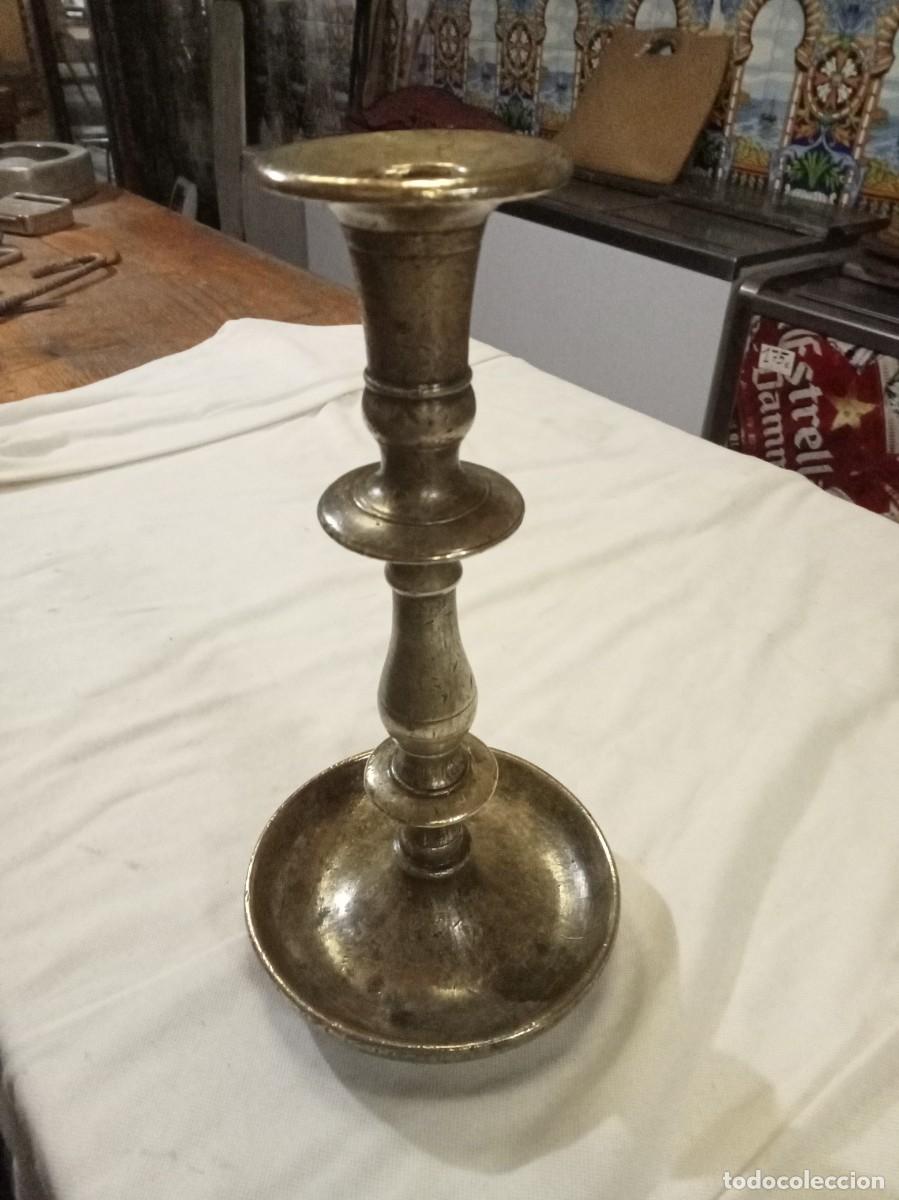 Antig&uuml;edades: Candelabro metal antiguo - Foto 2