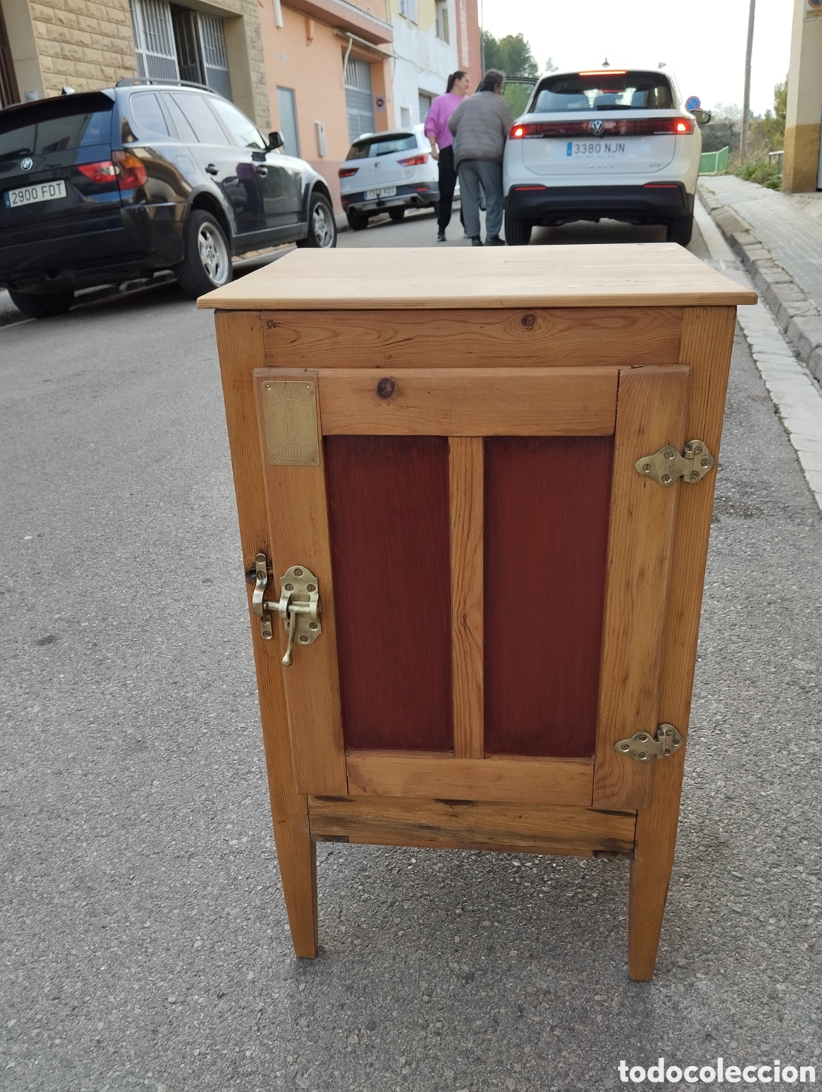 Antig&uuml;edades: Antigua nevera de madera - Foto 1