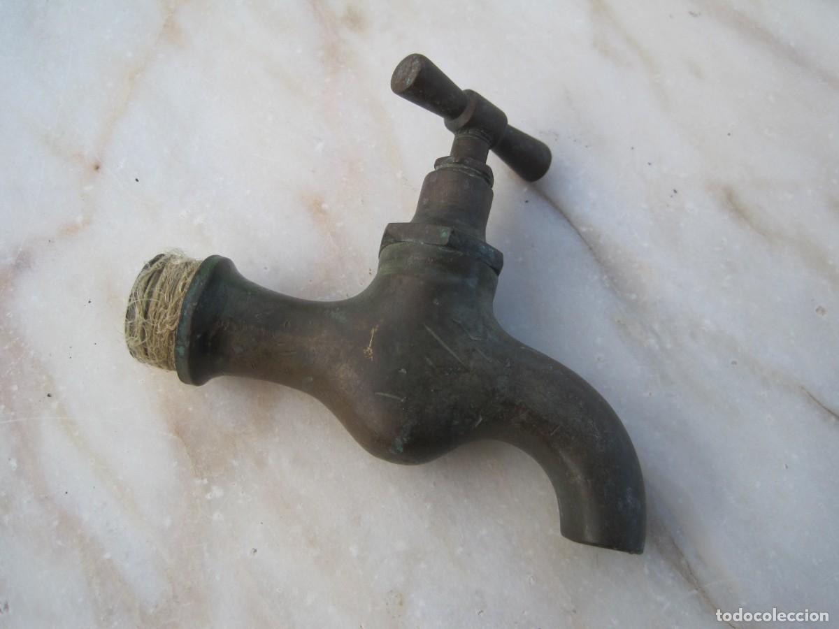 Antig&uuml;edades: ANTIGUO GRIFO DE BRONCE - Foto 2