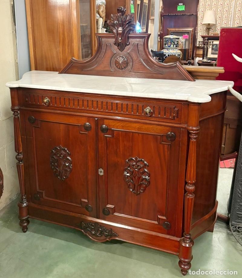 Antig&uuml;edades: Mueble Aparador con Penacho - Foto 1