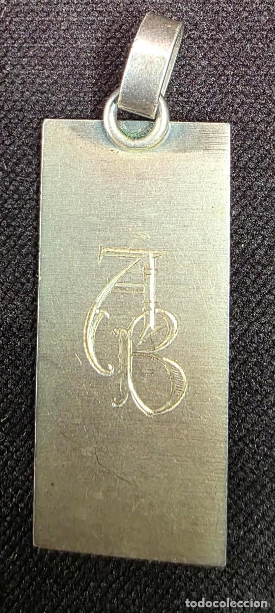 Antig&uuml;edades: Colgante devocional rectangular en plata de ley con escena religiosa grabada &middot; 5,5 cm - Foto 2