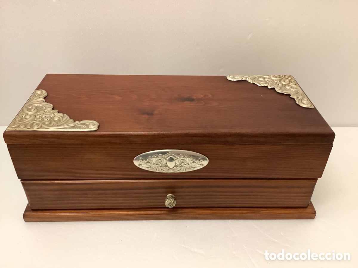 Antig&uuml;edades: Caja joyero en madera y plata de ley - Foto 1