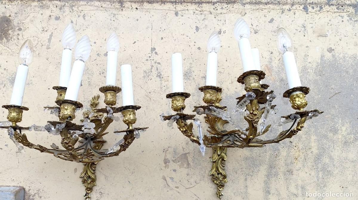 Antig&uuml;edades: Pareja de apliques de pared en bronce con 5 luces - Foto 1