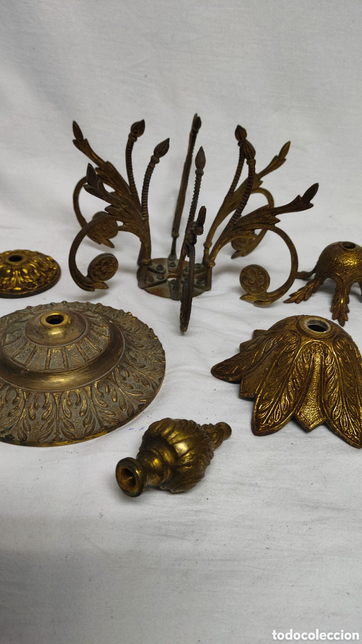 Antig&uuml;edades: LOTE 6 PIEZAS EN BRONCE PARA RESTAURAR LAMPARAS.PLAFON.FLORON.CUERPO CENTRAL.REMATE