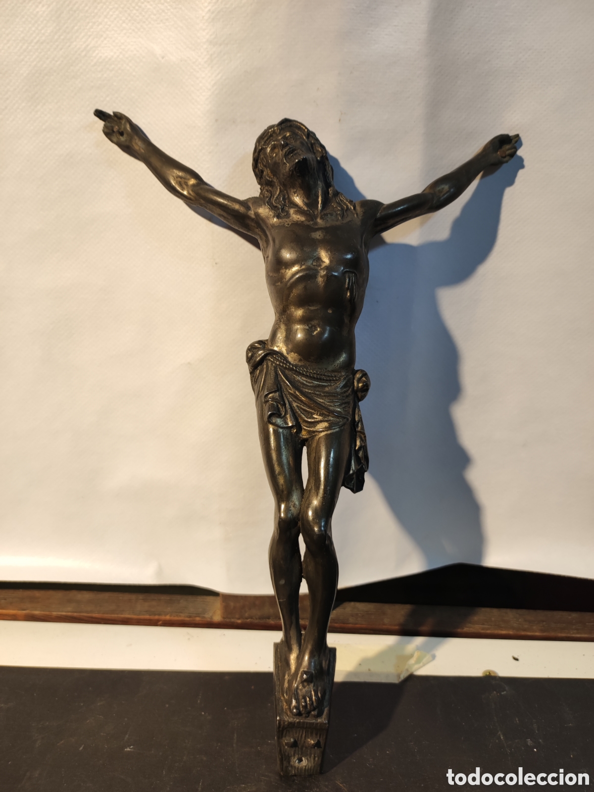 Antig&uuml;edades: Cristo de plomo o esta&ntilde;o - Foto 1