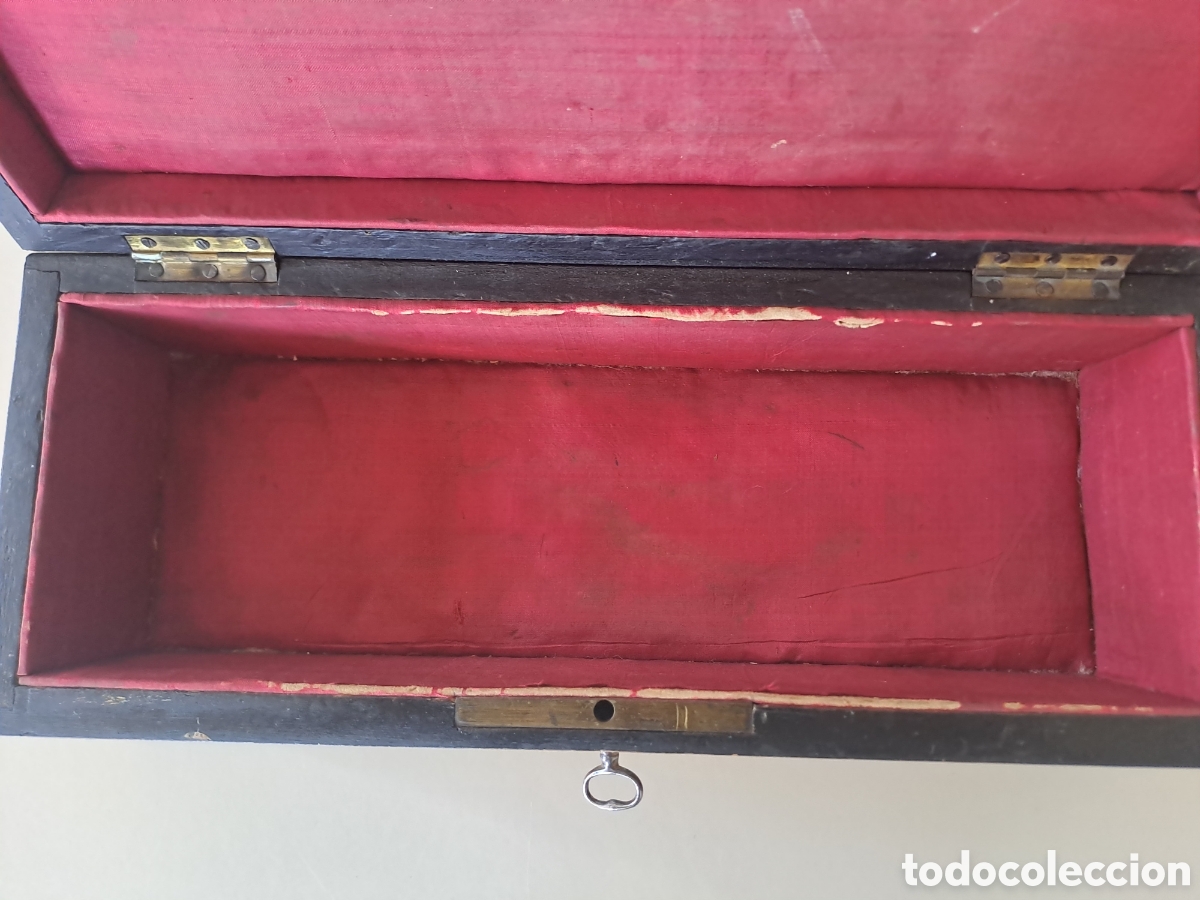 Antig&uuml;edades: Caja de madera de finales XIX Con iniciales E y N. Con llave - Foto 5