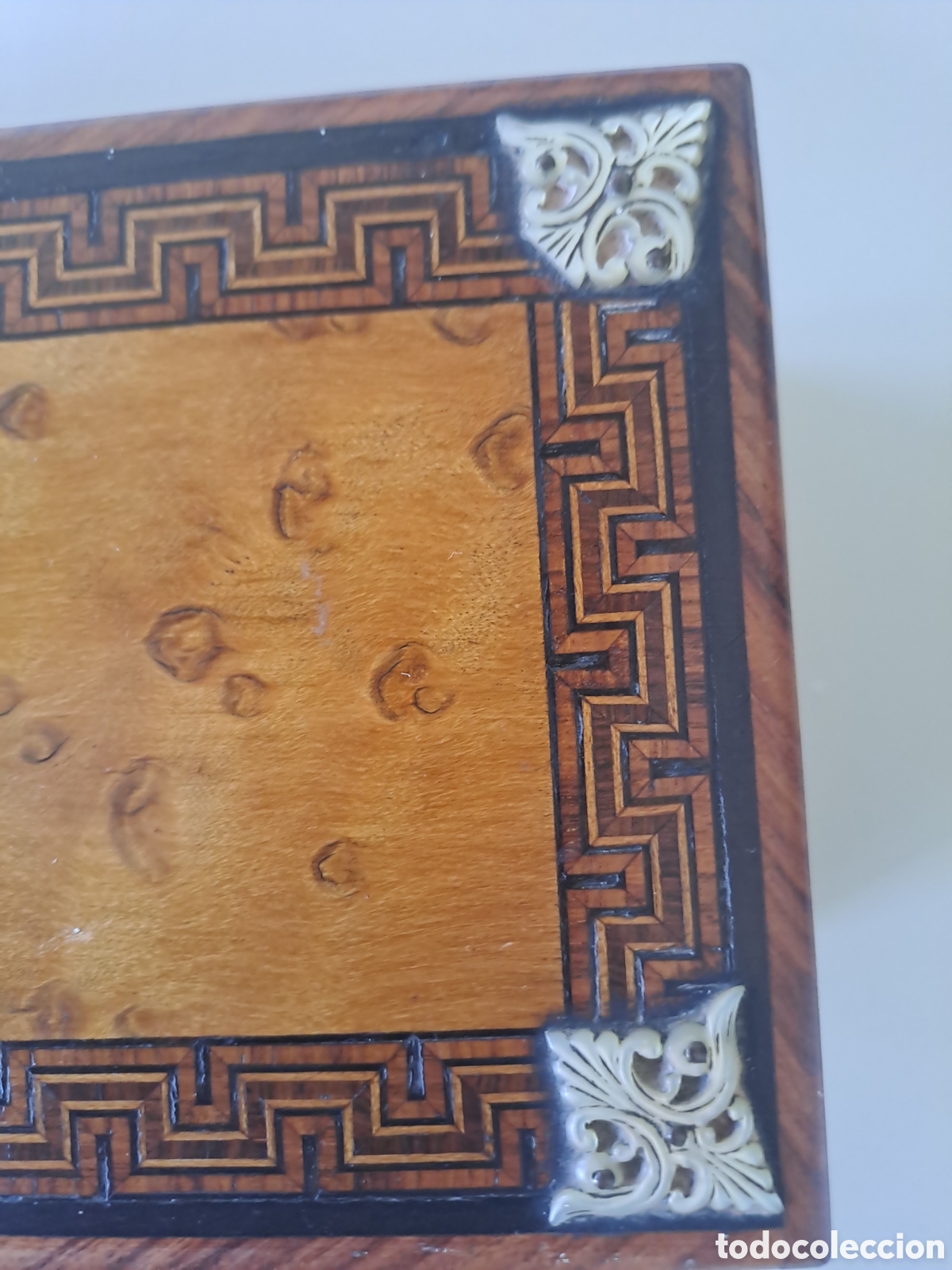 Antig&uuml;edades: Caja de madera de finales XIX Con iniciales E y N. Con llave - Foto 6