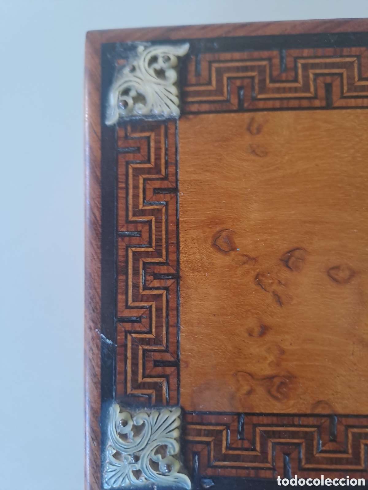 Antig&uuml;edades: Caja de madera de finales XIX Con iniciales E y N. Con llave - Foto 7