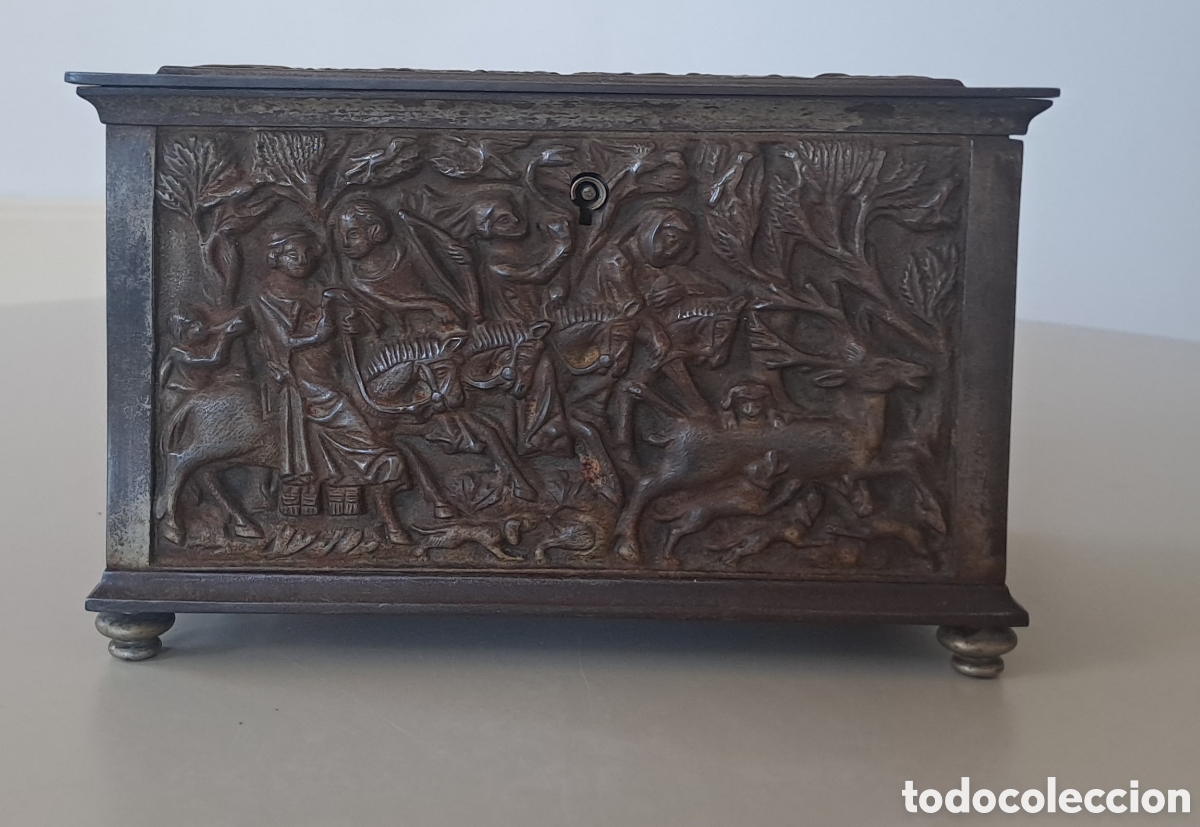 Antig&uuml;edades: Caja de bronce y madera de finales del siglo XIX - Foto 2
