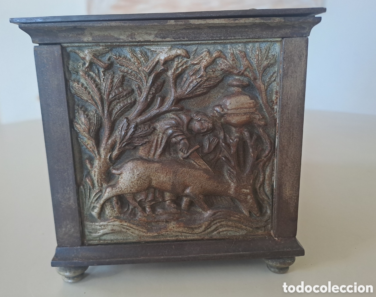 Antig&uuml;edades: Caja de bronce y madera de finales del siglo XIX - Foto 3