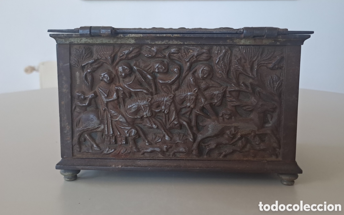 Antig&uuml;edades: Caja de bronce y madera de finales del siglo XIX - Foto 1