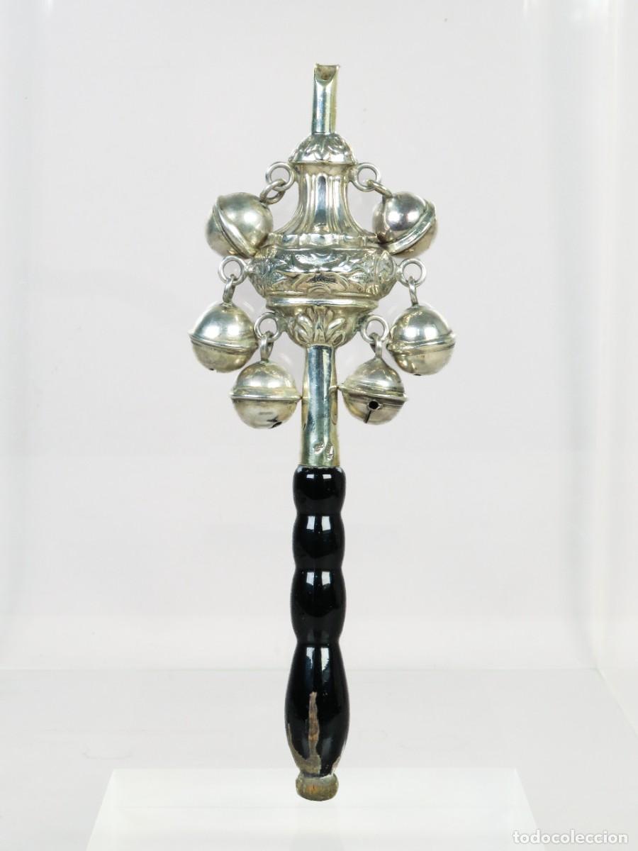 Antig&uuml;edades: Sonajero de plata con mango de madera siglo XX - Foto 4