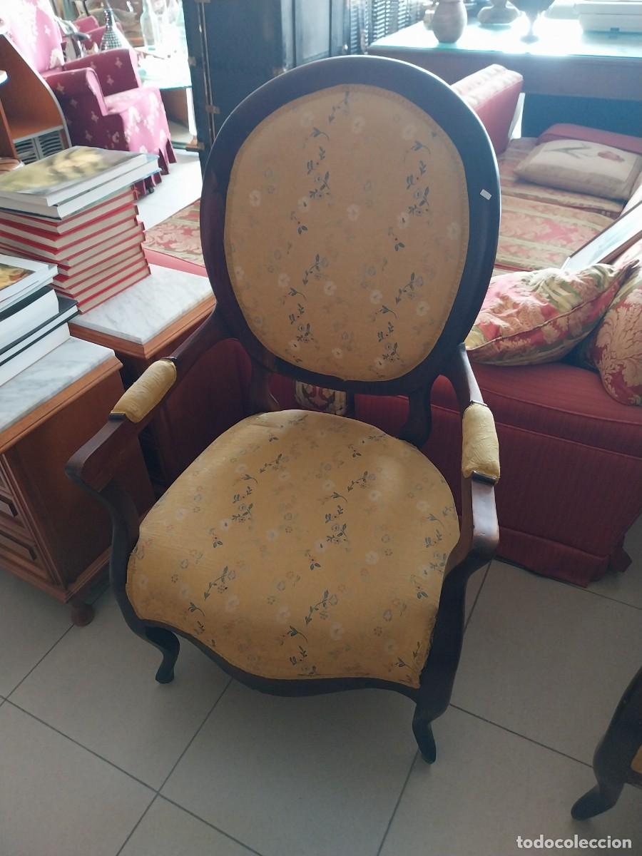 Antig&uuml;edades: PAREJA DE SILLONES CON BRAZOS EN MADERA DE TEKA. - Foto 2