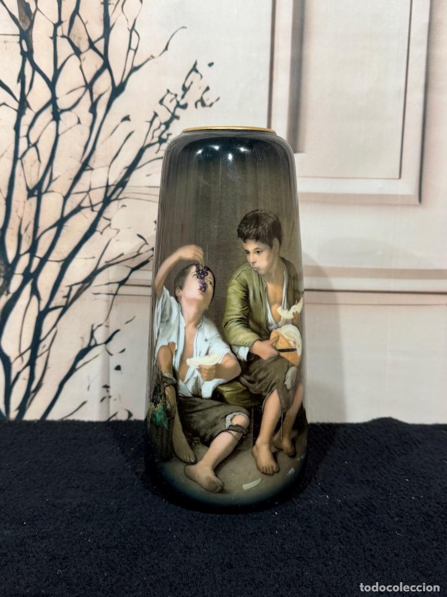 Antig&uuml;edades: JARR&Oacute;N DE PORCELANA CON ESCENA DE MURILLO - Foto 1