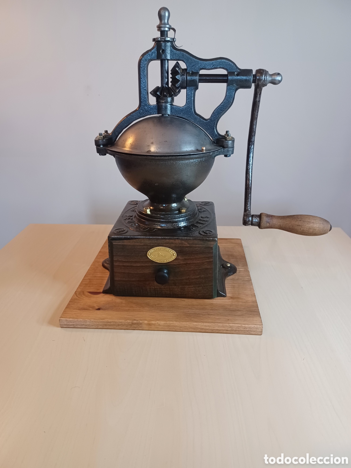 Antig&uuml;edades: Molinillo Peugeot Fr&egrave;res A2 &ndash; El Coloso de la Ingenier&iacute;a Industrial Francesa