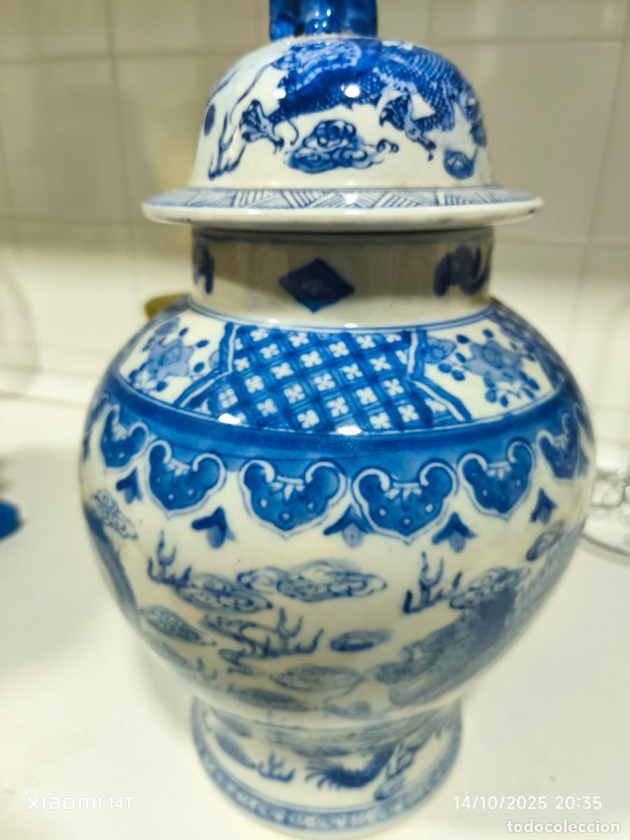 Antiguidades: JARR&Oacute;N CHINO CON TAPA AZUL Y BLANCO &ndash; DRAG&Oacute;N IMPERIAL &ndash; 33 cm &ndash; PORCELANA ORIENTAL &ndash;