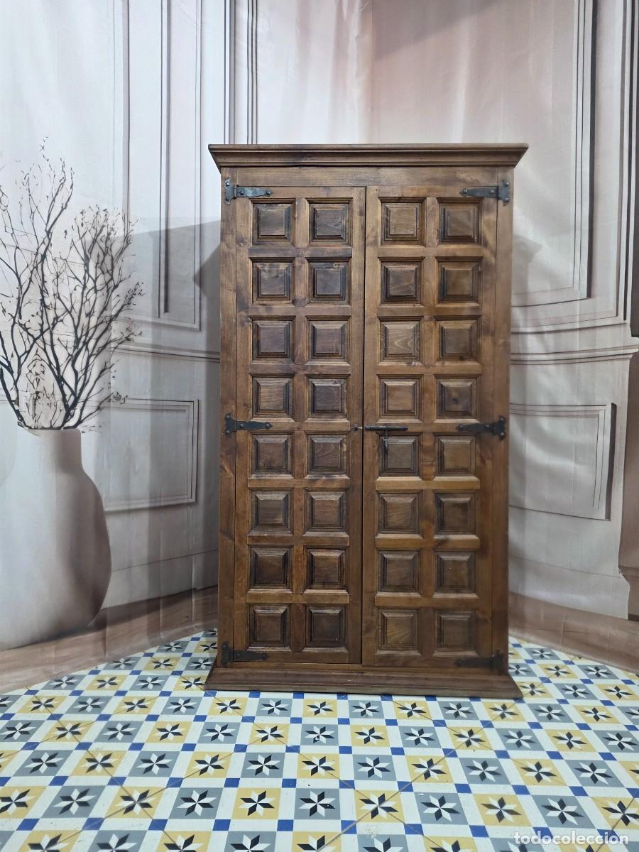 Antig&uuml;edades: Antiguo armario de estilo castellano - Foto 1