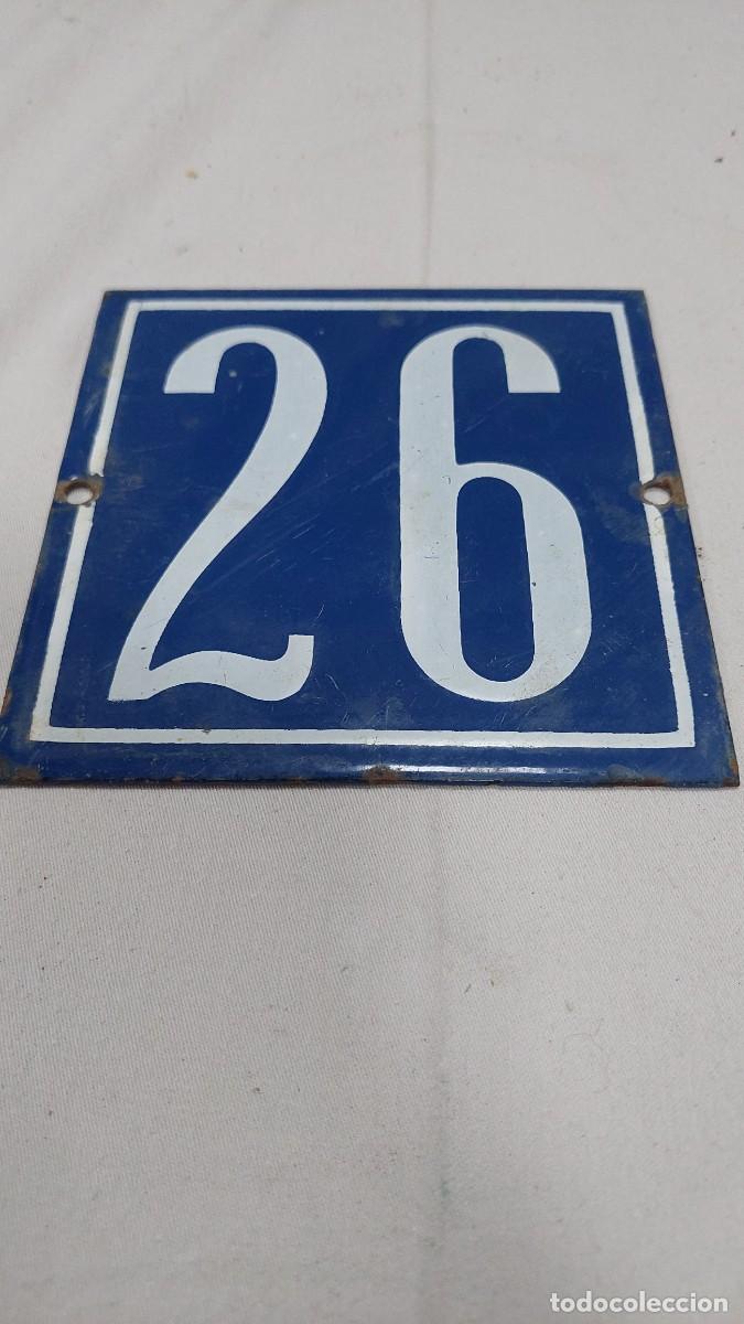 Antig&uuml;edades: Antiguo N&uacute;mero de casa esmaltado 26 - Foto 1