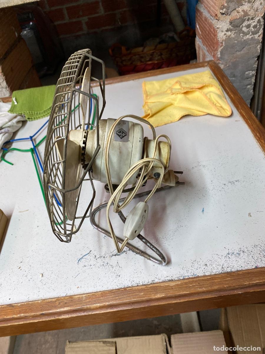 Antig&uuml;edades: Ventilador antiguo 125 voltios - Foto 2