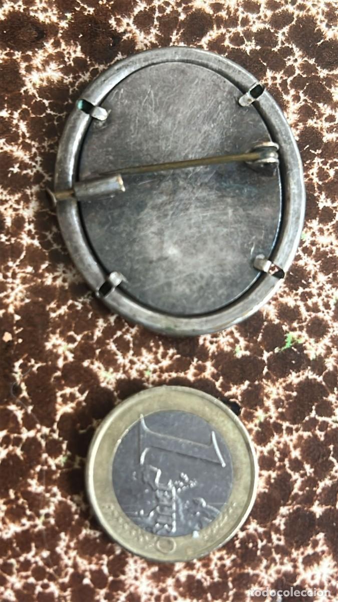 Antig&uuml;edades: BROCHE EN PLATA DE LA VIRGEN DE LOURDES - Foto 2