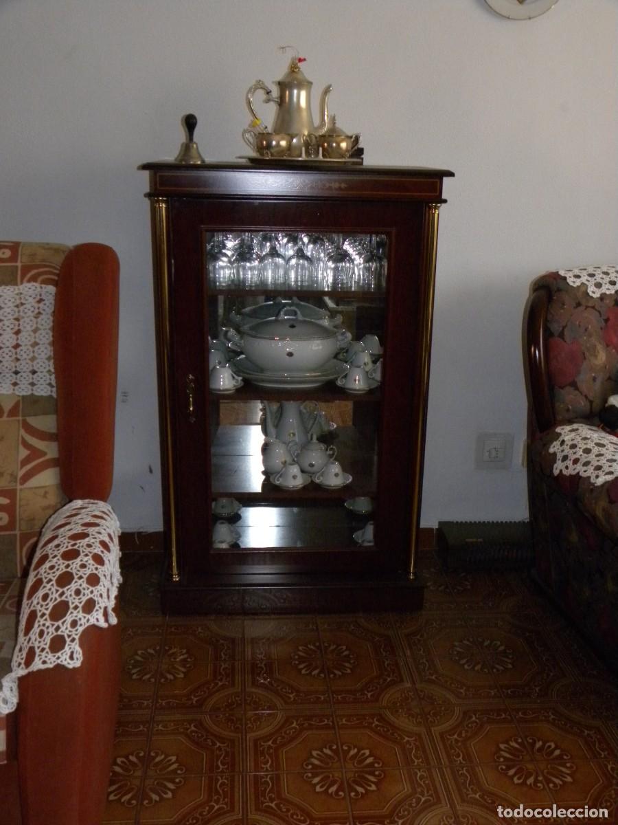 Antig&uuml;edades: Vitrina.Escucho ofertas - Foto 1