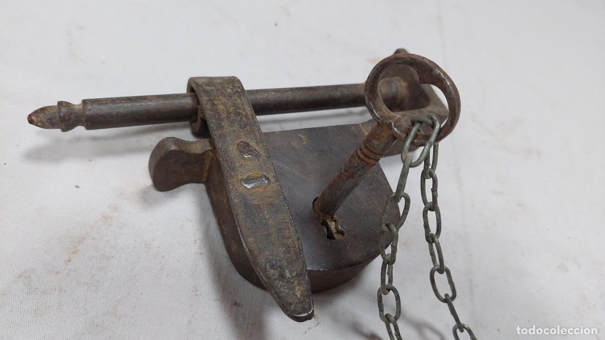 Antig&uuml;edades: Antiguo candado con cierre forja de Teruel - Foto 1