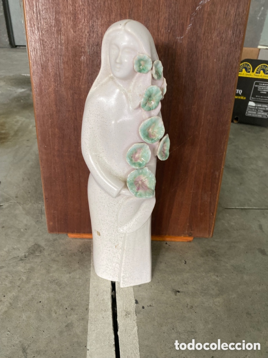 Antig&uuml;edades: Porcelana de mujer con flores - Foto 1