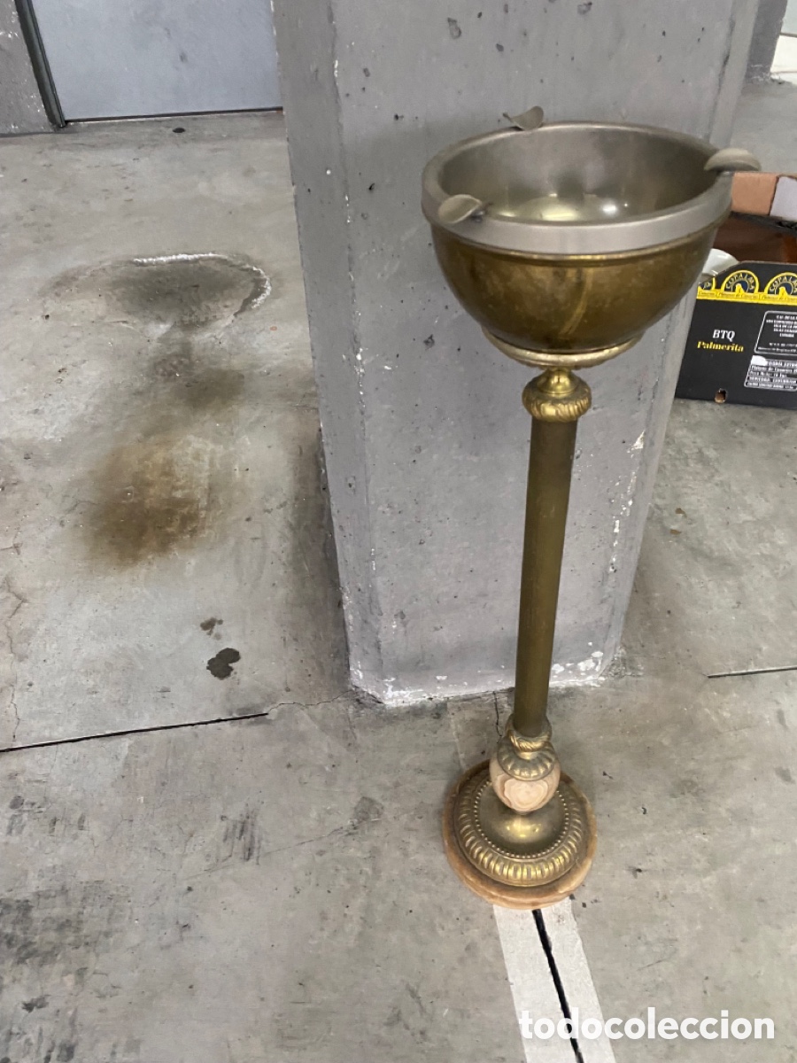 Antig&uuml;edades: Cenicero antiguo de bronce y lat&oacute;n - Foto 1