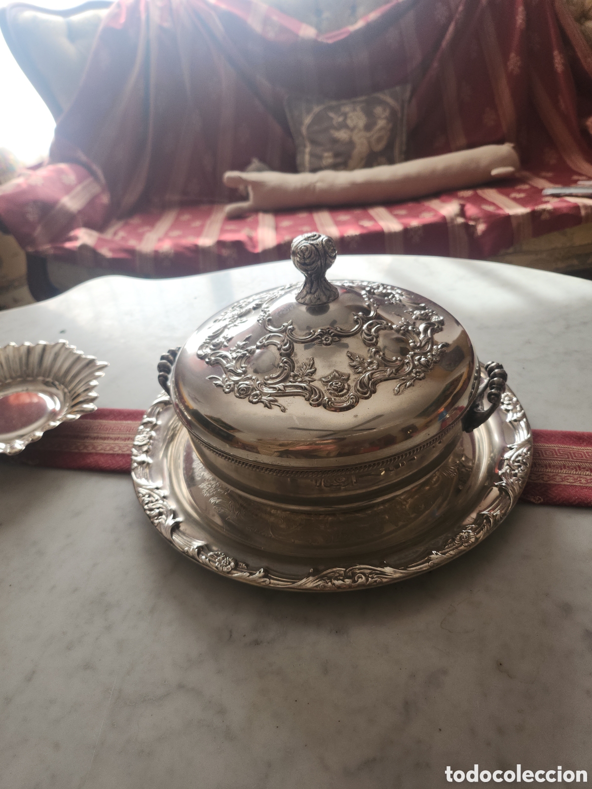Antig&uuml;edades: Sopera antigua con ba&ntilde;o de plata - Foto 1