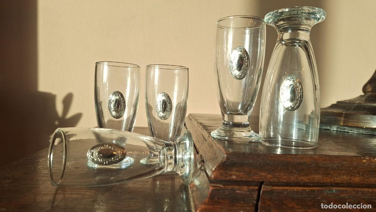 Antig&uuml;edades: 5 Copas de Licor de Cristal con Aplique de Plata - Foto 1