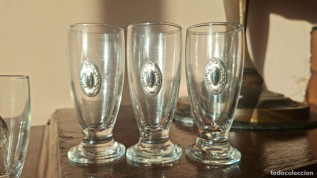 Antig&uuml;edades: 5 Copas de Licor de Cristal con Aplique de Plata - Foto 2