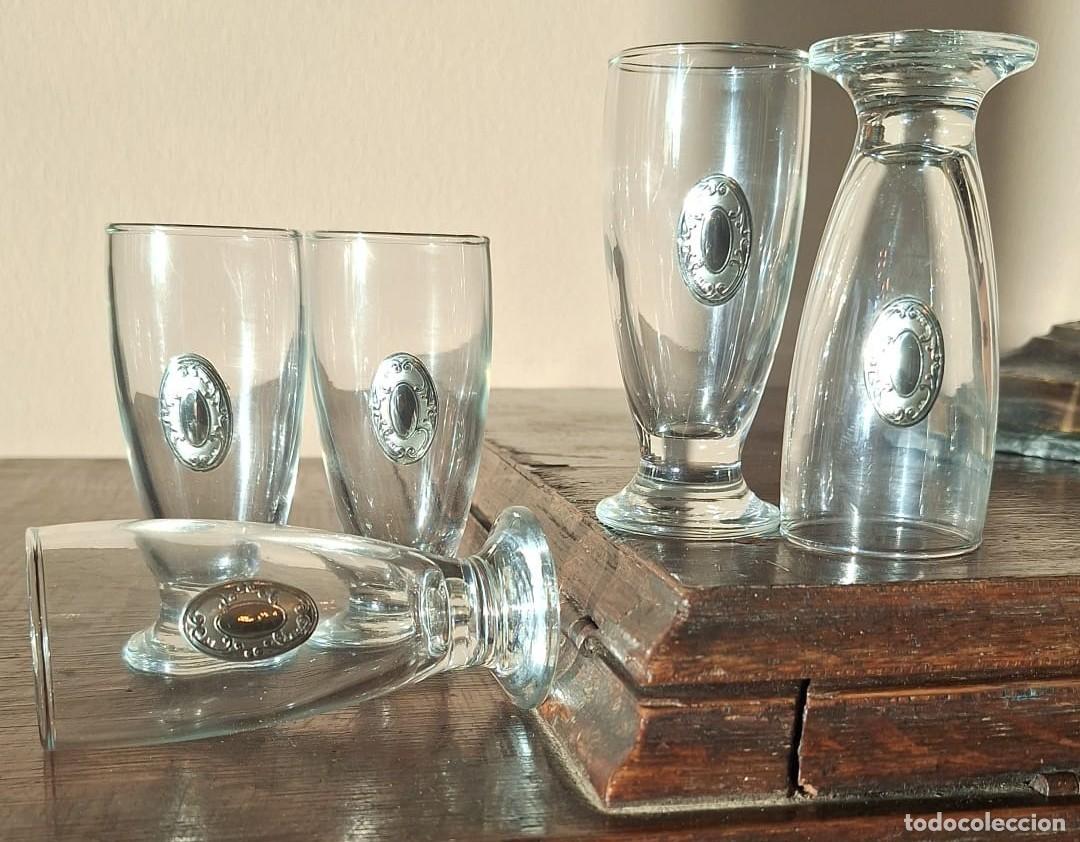 Antig&uuml;edades: 5 Copas de Licor de Cristal con Aplique de Plata - Foto 4