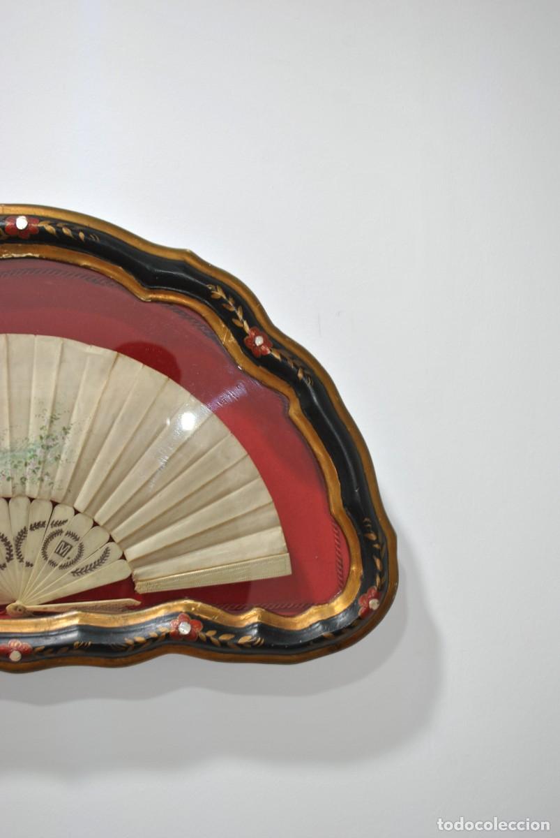 Antig&uuml;edades: ABANICO CON ABANIQUERA EBONIZADA - Foto 2