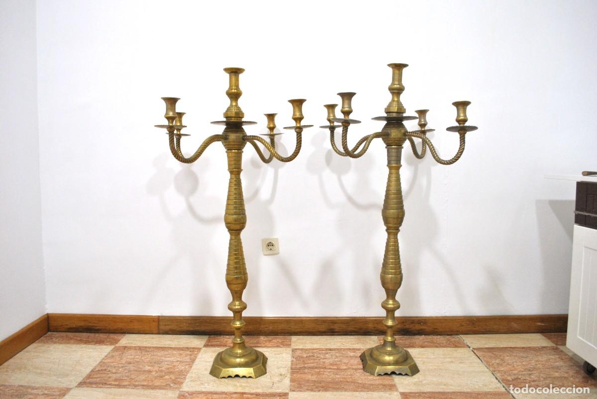 Antig&uuml;edades: PAREJA DE CANDELABROS DE PIE CON 5 LUCES - Foto 2
