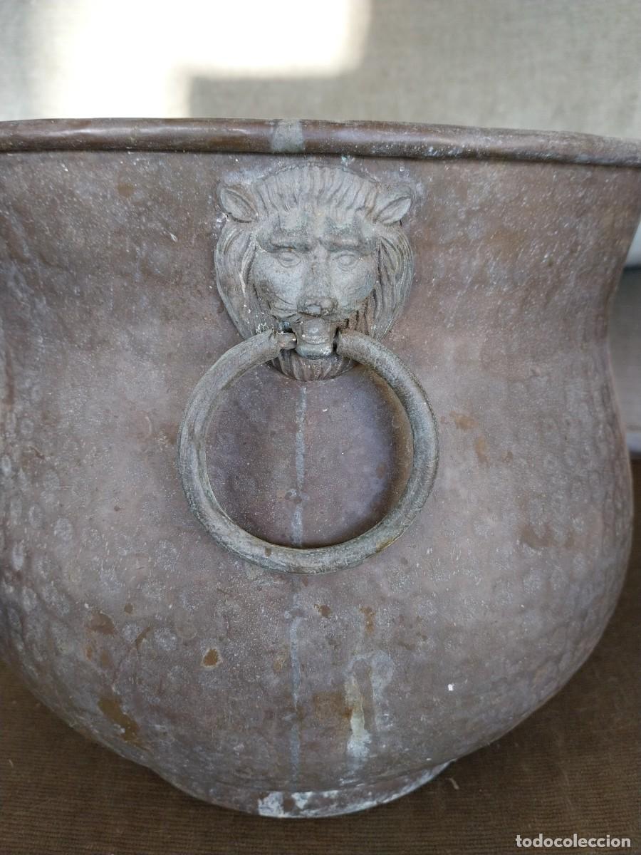 Antig&uuml;edades: ANTIGUO MACETERO DE COBRE CON ASAS - Foto 2