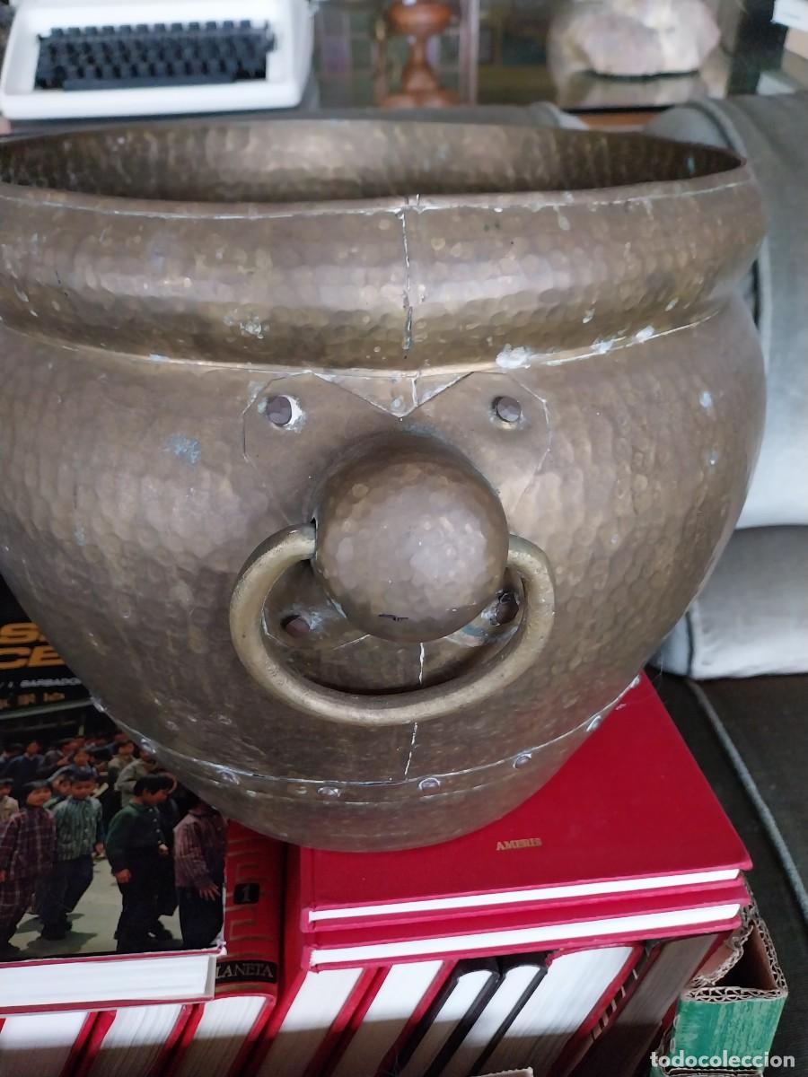 Antig&uuml;edades: MACETERO DE COBRE REPUJADO CON ARGOLLAS - Foto 3