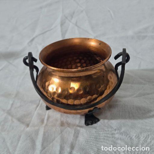 Antig&uuml;edades: Caldero de cobre con asas de hierro - Foto 1