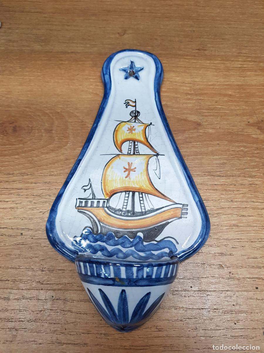 Antig&uuml;edades: BENDITERA RELIGIOSA DE CERAMICA - Foto 1