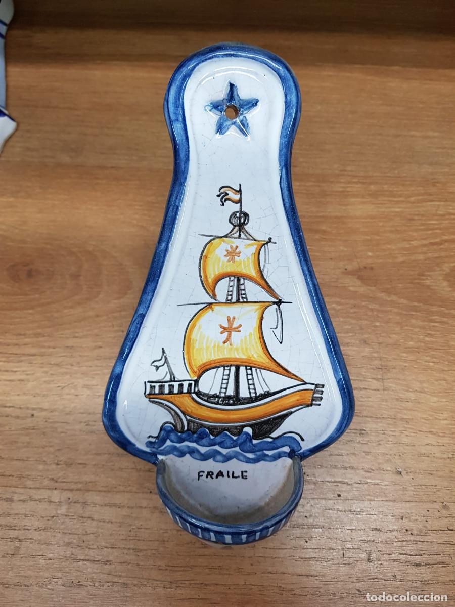 Antig&uuml;edades: BENDITERA RELIGIOSA DE CERAMICA - Foto 2