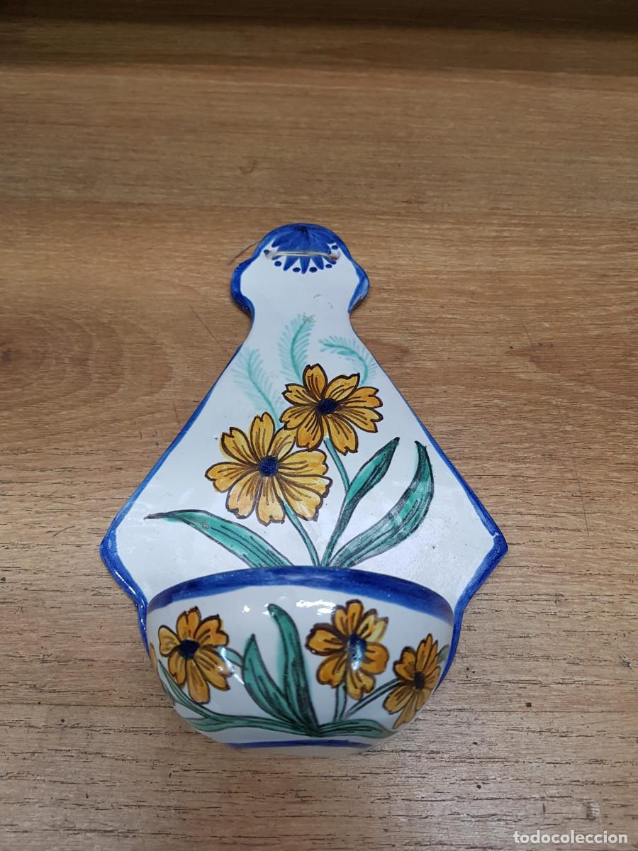 Antig&uuml;edades: BENDITERA RELIGIOSA DE CERAMICA - Foto 2